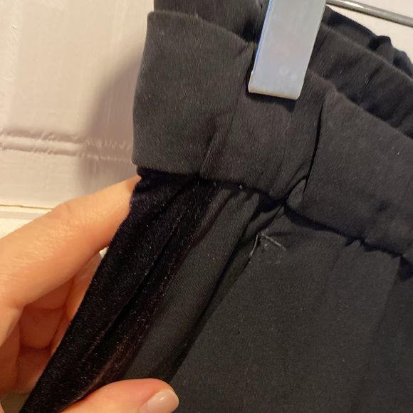 NWOT RARE Lululemon Velvet Trim On the Fly Jogger in Black, Size 8 - Picture 4 of 14